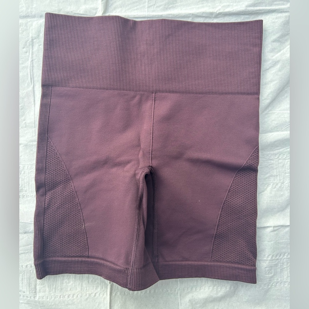 Lululemon Align High Rise Shorts - Picture 2 of 2
